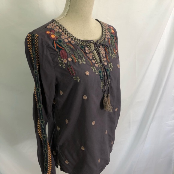 Solitaire Gray Floral Tie Front Tassels Tunic Top - Picture 3 of 6